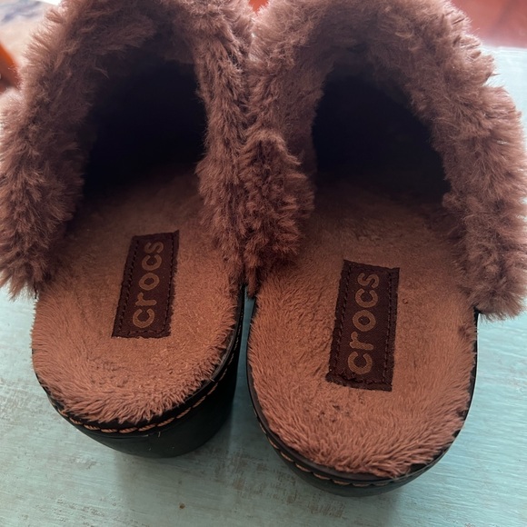 Croc’s shoes/clogs size 7. Winter, comfy Boho style! - Picture 6 of 9
